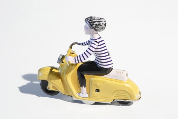 Scooter girl auf Motorroller gelb, Blechspielzeug