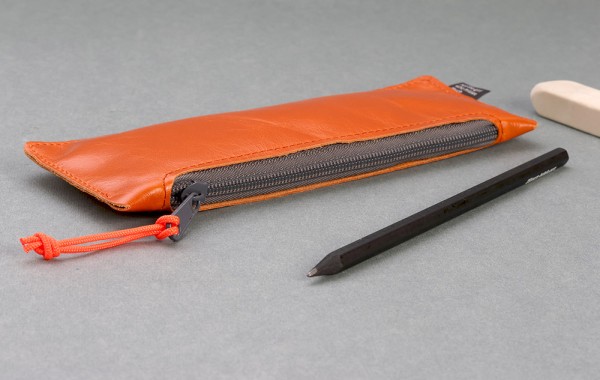 Leder Stifteetui Rusty orange mit Neon