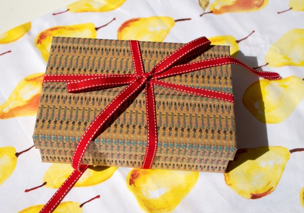 Geschenkbox ORGANICS buntes Muster